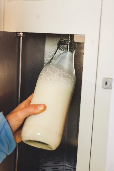 markus-spiske-hAKCYiOmRsA-unsplash Boeren melk korte keten